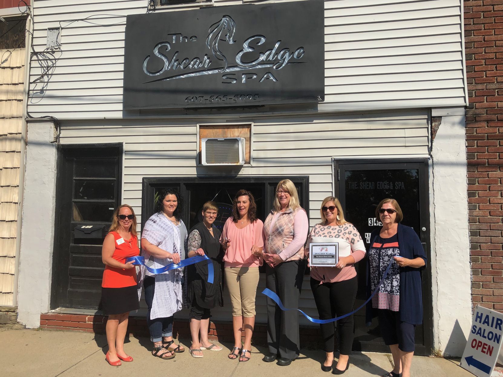 Shear Edge & Spa holds ribbon cutting